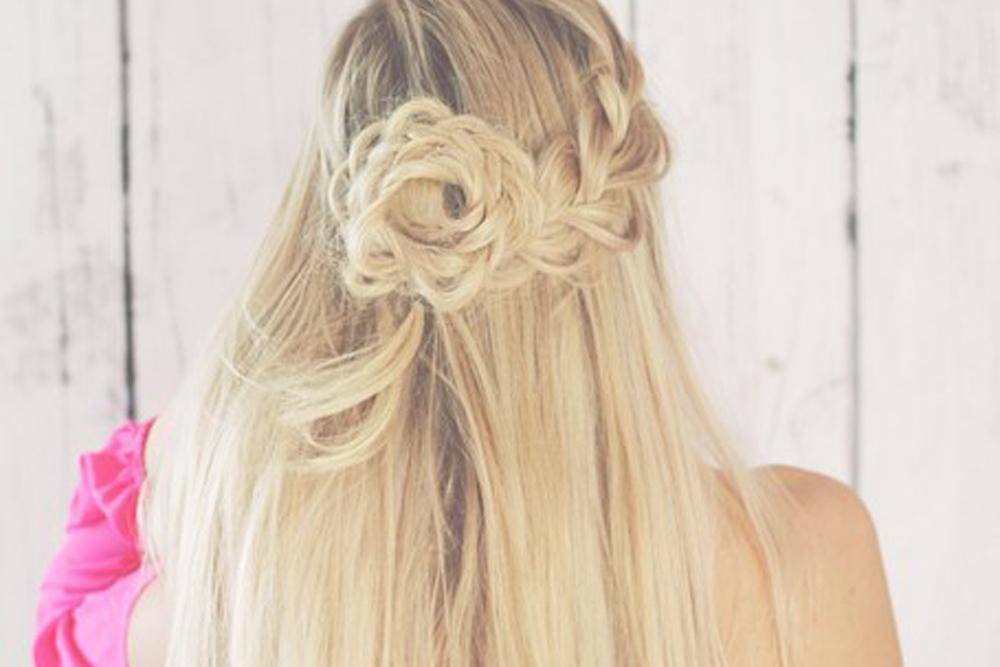 Lebih Cantik Saat Kuliah dengan Tutorial Mudah Half Up Braid Flower Andalan Popbela