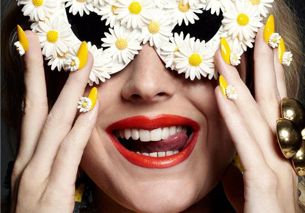 Kok Warna Gigi Nggak Bisa Putih Sih? Cari Tahu Alasannya Di Sini Yuk!