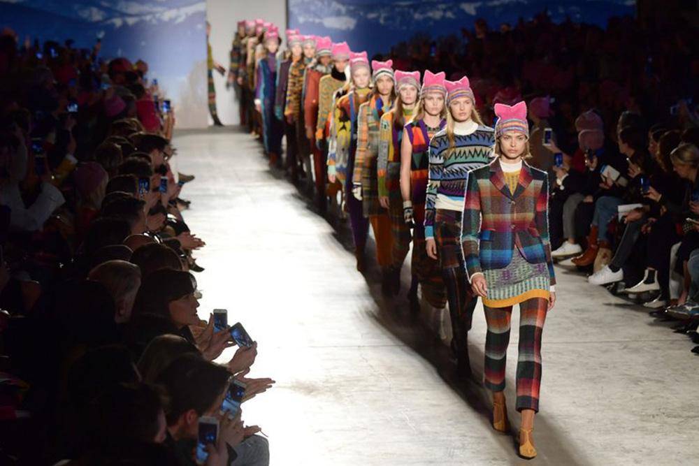 Deretan Sepatu Penuh Statement Di Milan Fashion Week FW17