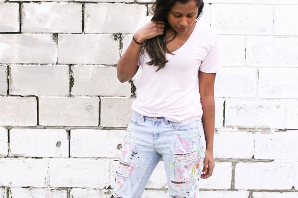 DIY Cepat dan Mudah Membuat Boyfriend Jeans Lebih Artistik