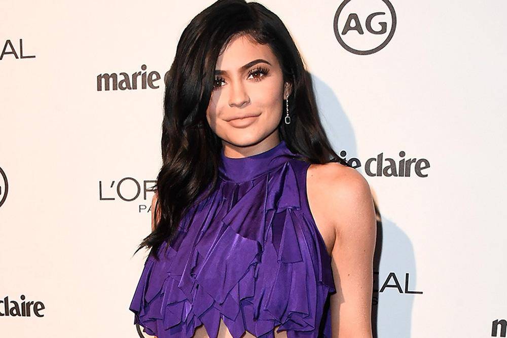 Tak Hanya Lipstik, Kylie Cosmetics Segera Luncurkan Blush On dengan  Warna Menawan!