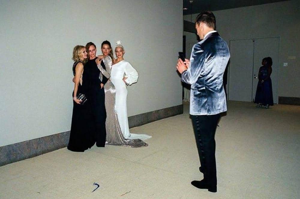 Kocak, Ini Aksi Laki-Laki di Balik Foto Instagram Pasangannya