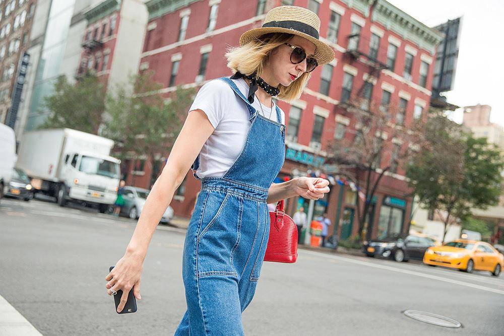 Hidupkan Kembali Tren 90-an dengan 5 Fashion Item Ini Yuk!