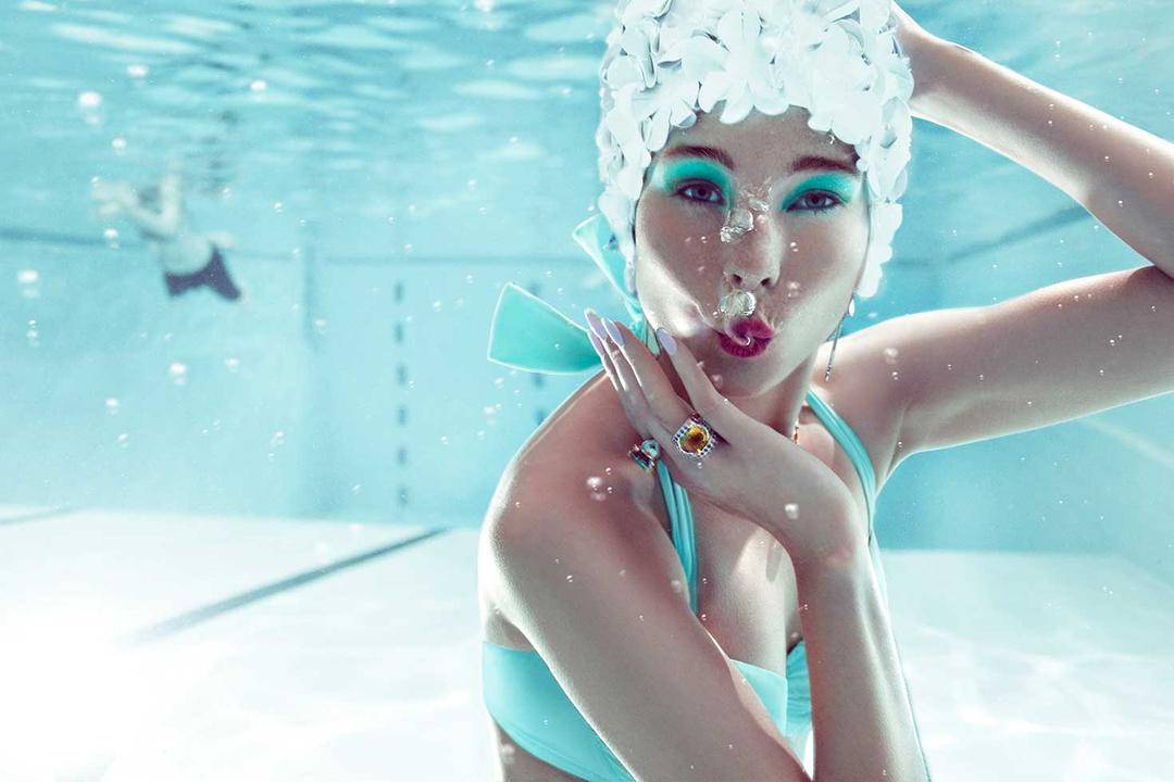 Bahaya Nggak Sih Pakai Makeup Saat Berenang? Cari Tahu Yuk!