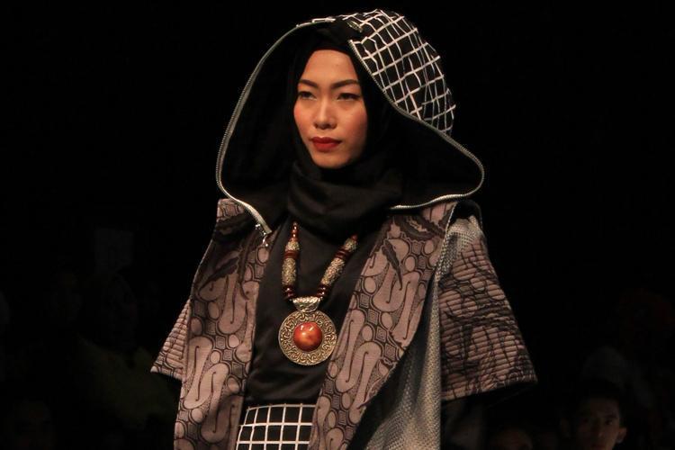 Sentuhan Batik Bikin Gaya Hijab Kamu jadi Trendi Banget