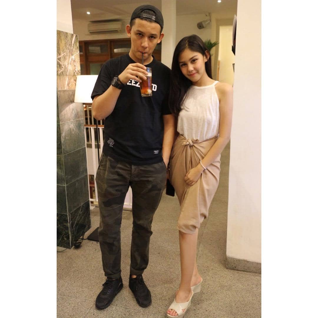 Instagram: @vaneshaass