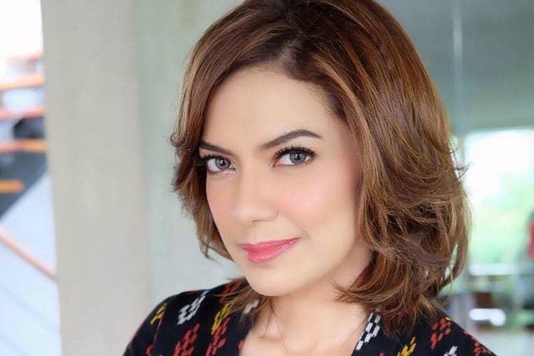 4 Gaya Najwa Shihab Bukti Cinta Indonesia