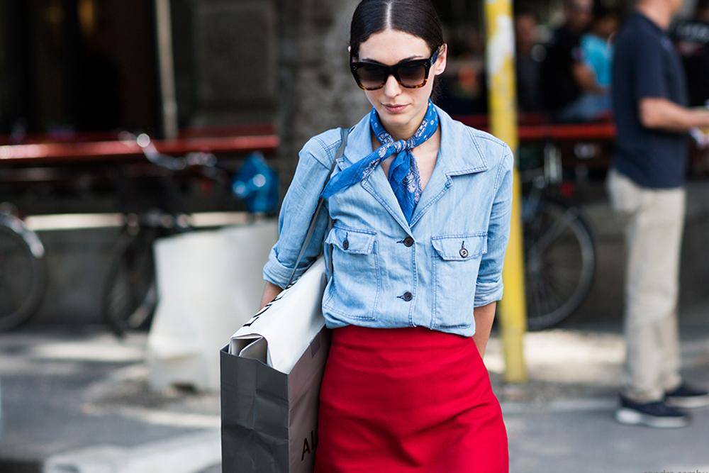 Inspirasi Mix N Match Kemeja Denim untuk Gaya yang Lebih Keren