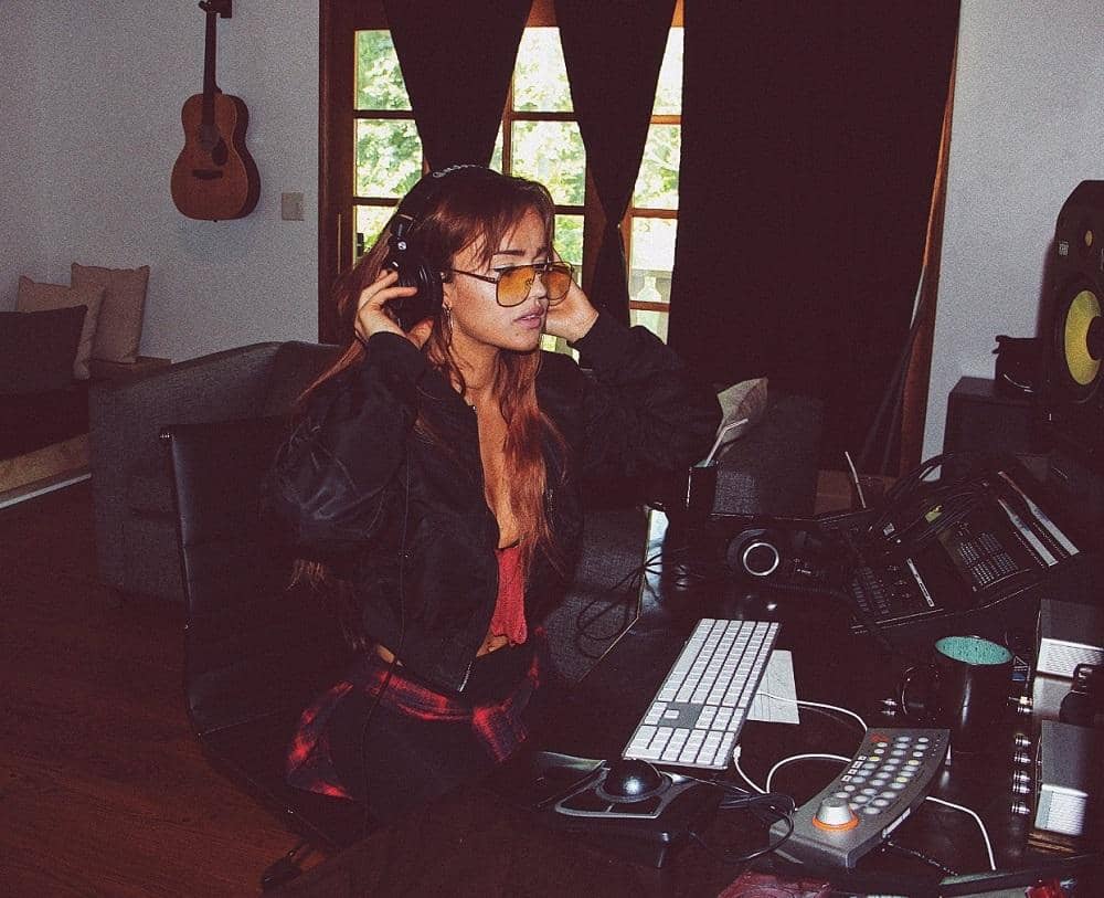 twitter.com/rosiemacworld