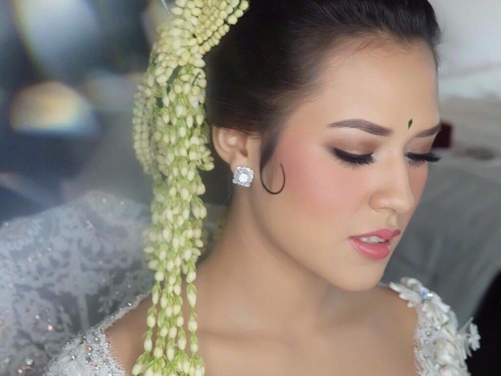 Ini Dia, Orang yang Bikin Raisa Tampak Seperti Putri Raja di Hari Pernikahannya!