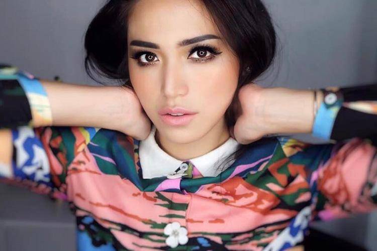 Selalu Tampil Modis, Ini 7 Gaya Kece Jessica Iskandar