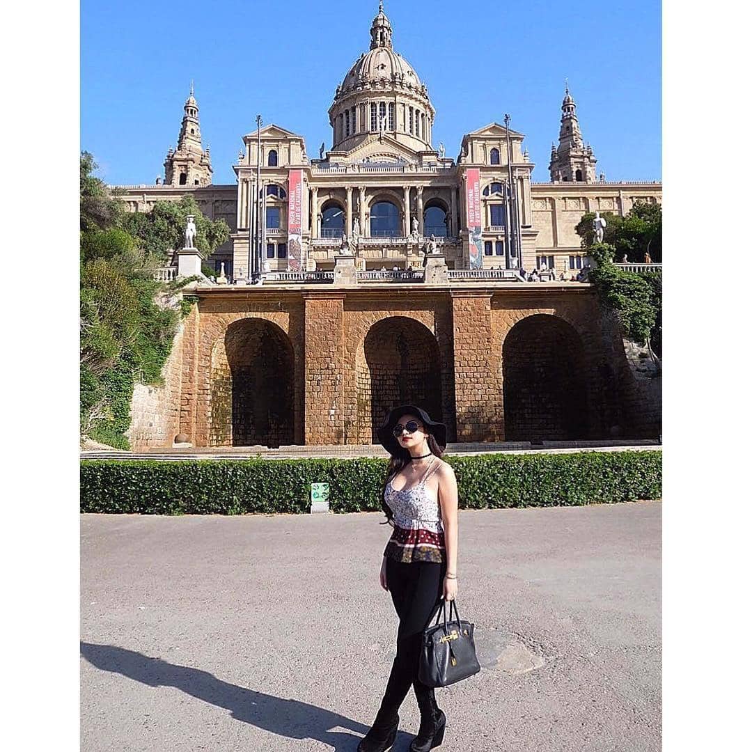 Instagram: @arieltatum