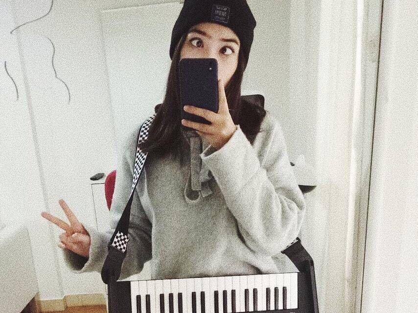 www.instagram.com/isyanasarasvati