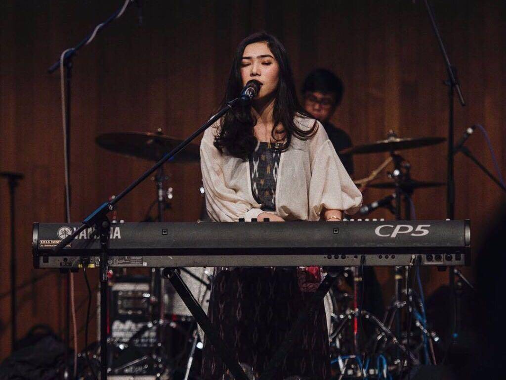 www.instagram.com/isyanasarasvati