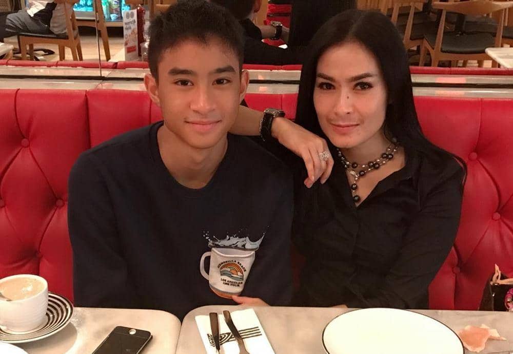 Instagram @isdadahlia