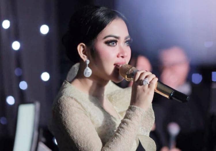 www.instagram.com/princessyahrini