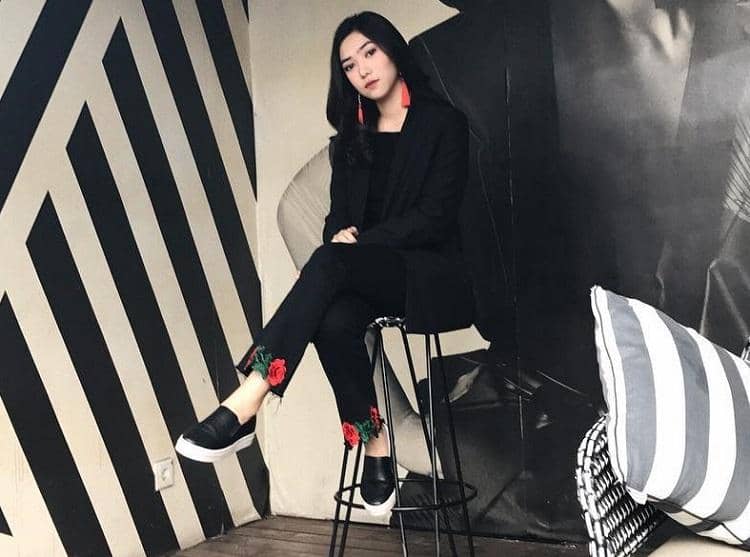 www.instagram.com/isyanasarasvati