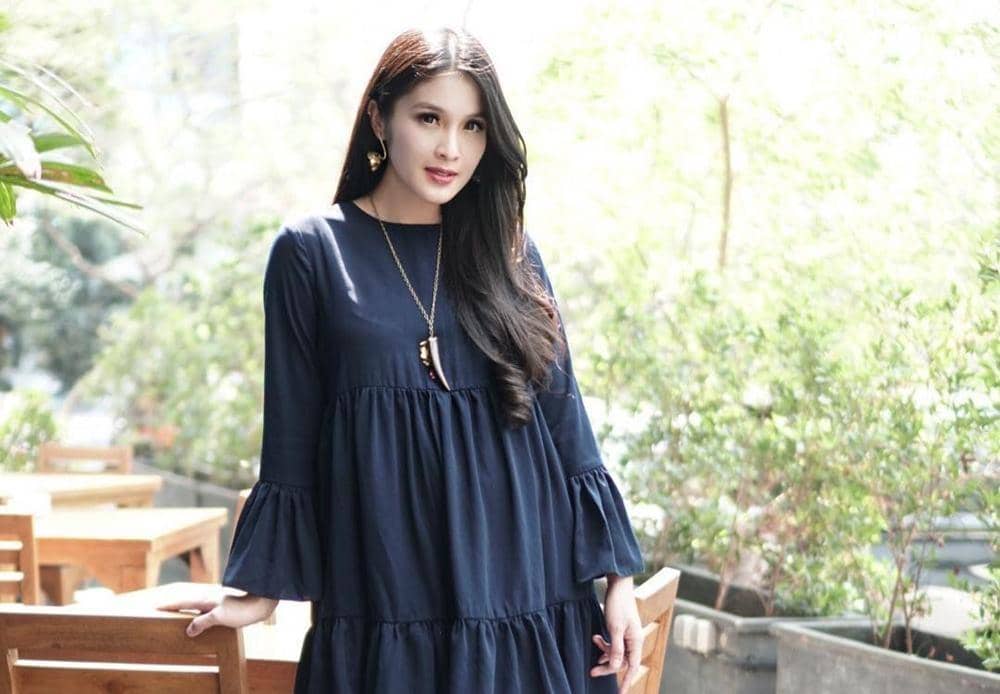 3 Tips Tetap Cantik dan Aktif Saat Hamil Tua Seperti Sandra Dewi