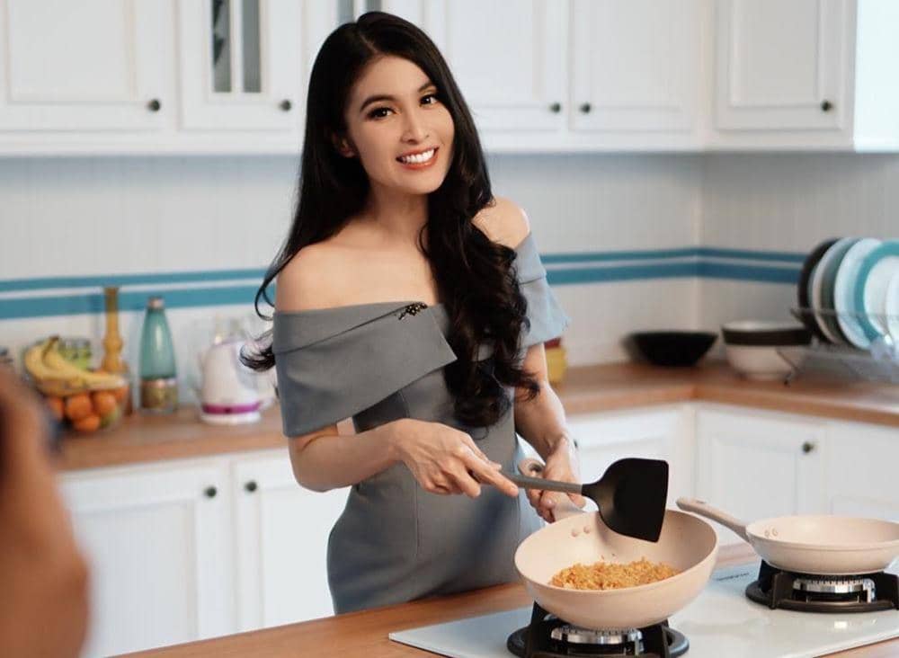 Instagram @sandradewi88