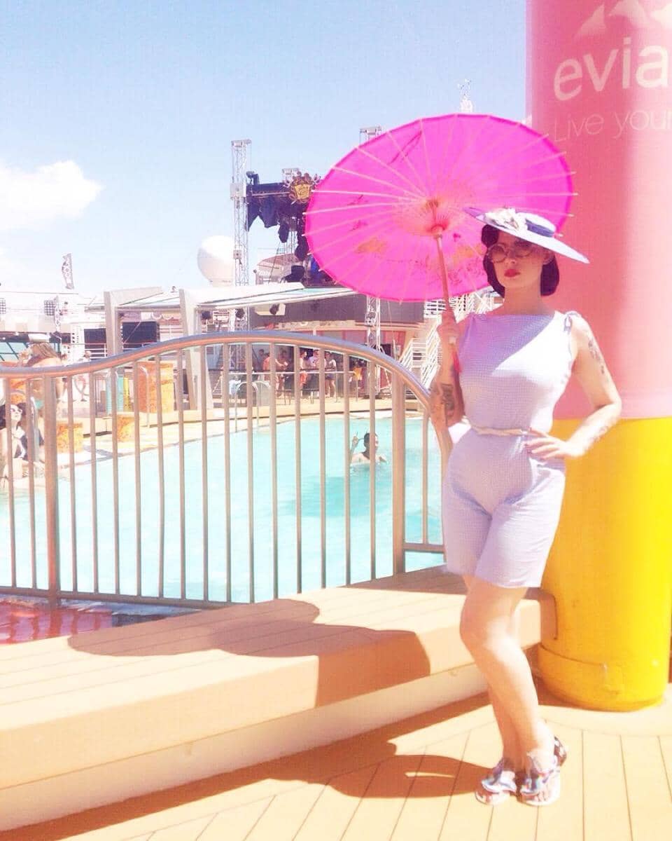 Instagram: @miss_adinda_mae