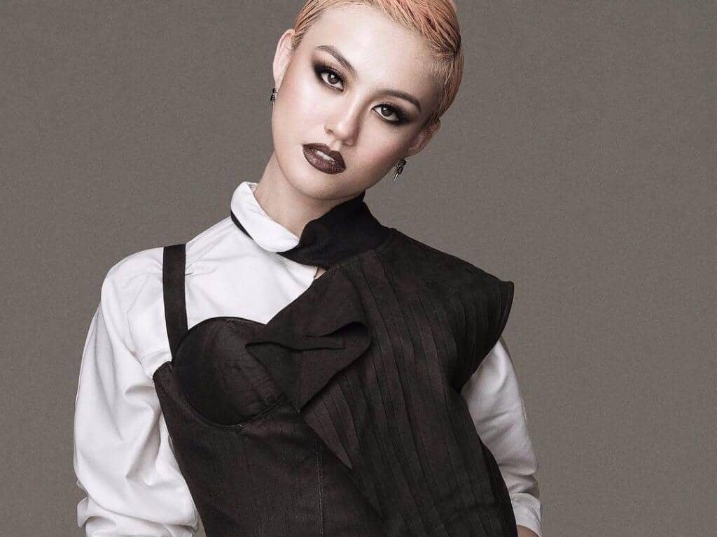 https://www.instagram.com/agnezmo
