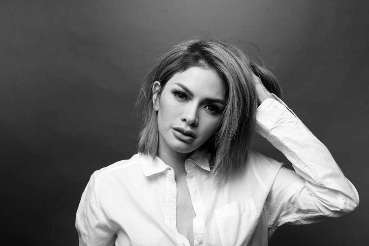 Nggak Melulu Seksi, Ini 5 Gaya Tertutup Nikita Mirzani