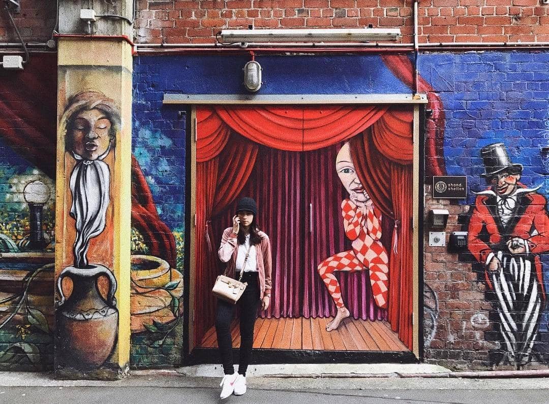 Instagram: @isyanasarasvati