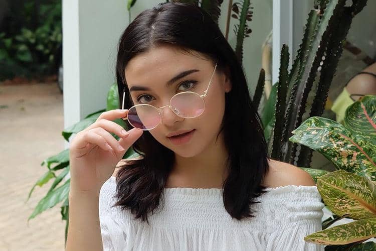 Instagram: @angelagilsha