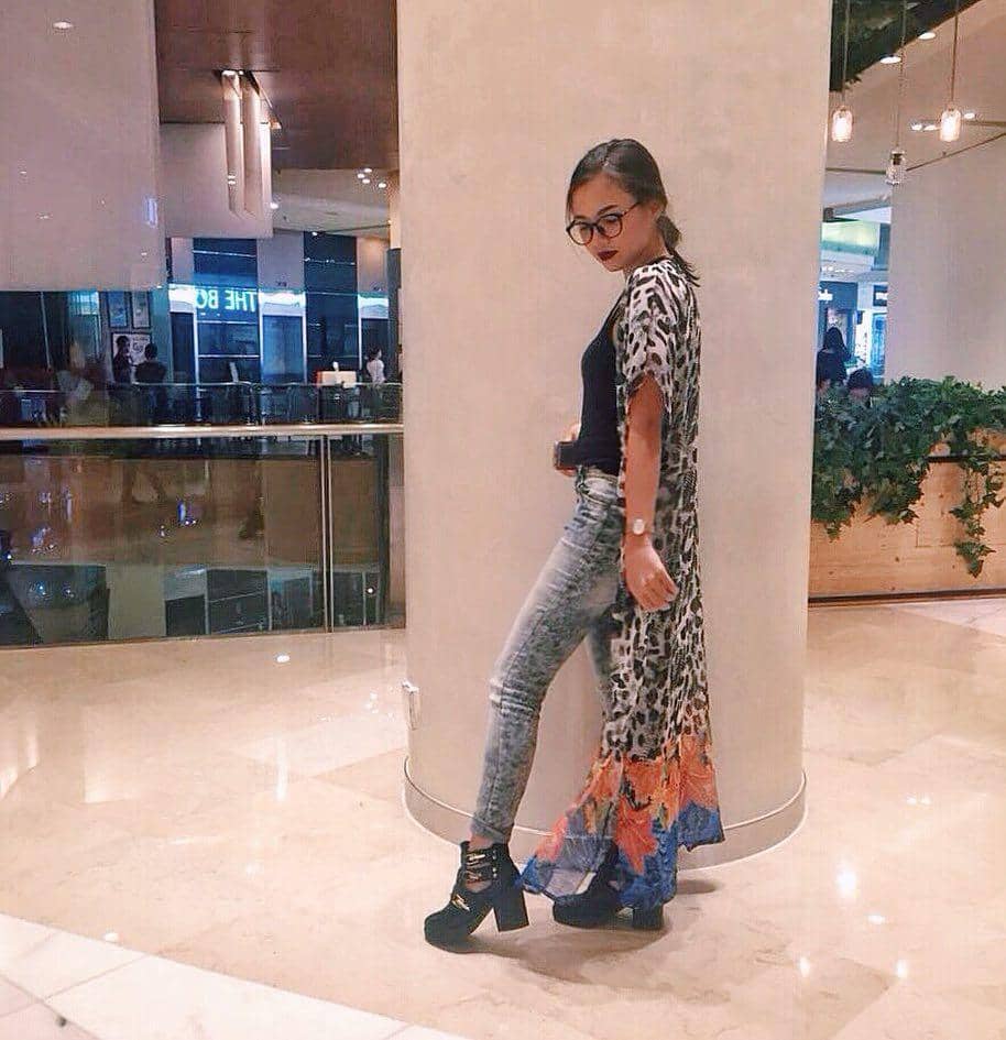 Instagram: @angelagilsha