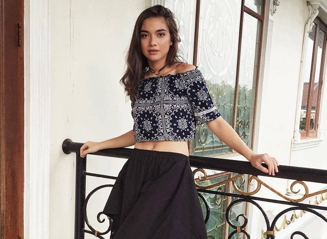 Instagram: @angelagilsha