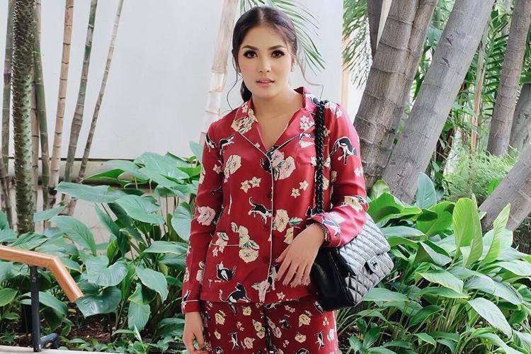 Dari Andien hingga Chelsea Islan, Seleb yang Suka Motif Bunga