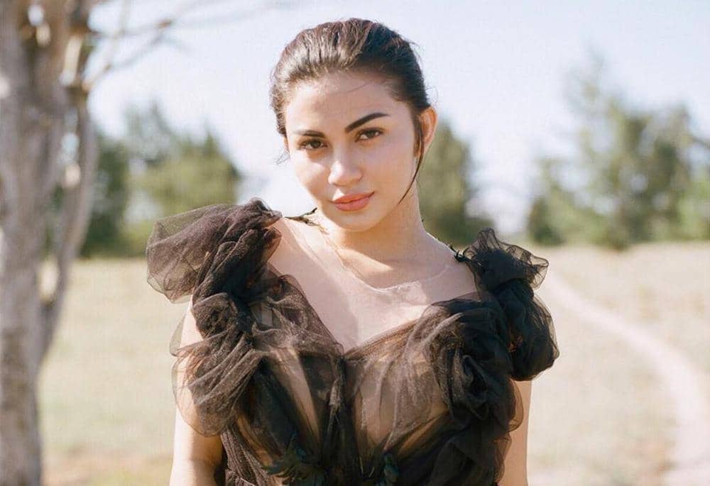 Instagram @arieltatum