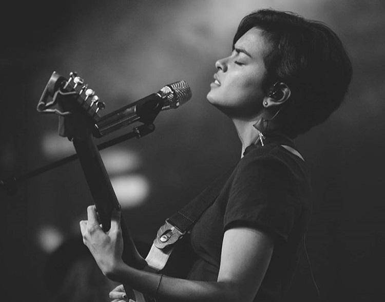 Tak Hanya Cantik, 7 Penyanyi Wanita Ini Juga Piawai Ciptakan Lagu Mereka Sendiri!