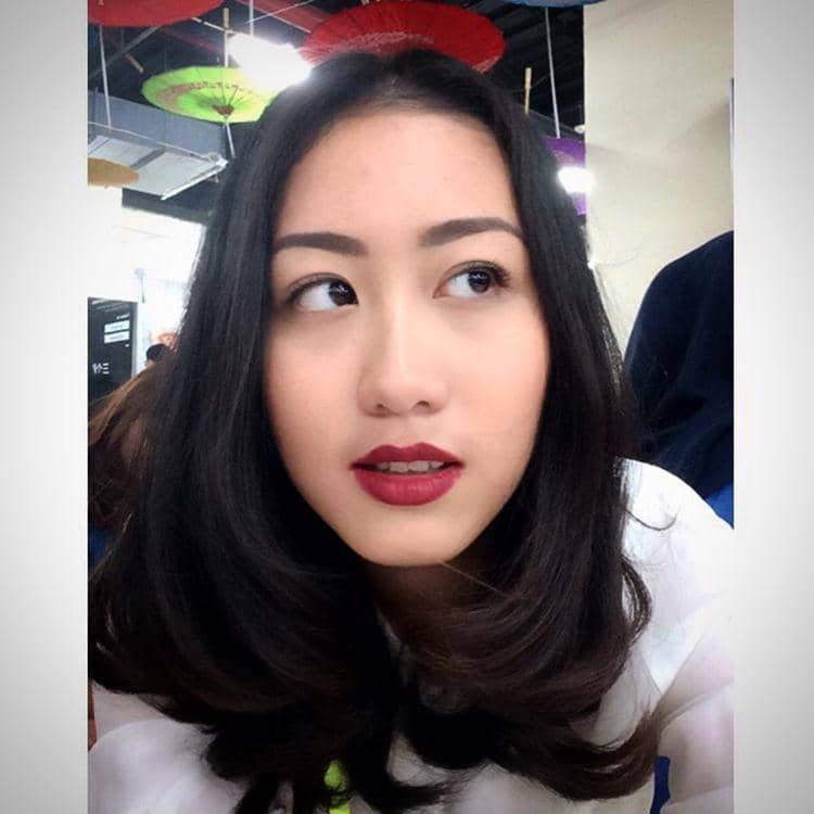 Instagram @vanessasurya