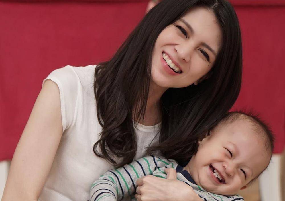 4 Cara Membagi Perhatian kepada Anak Saat Hamil Seperti Donita