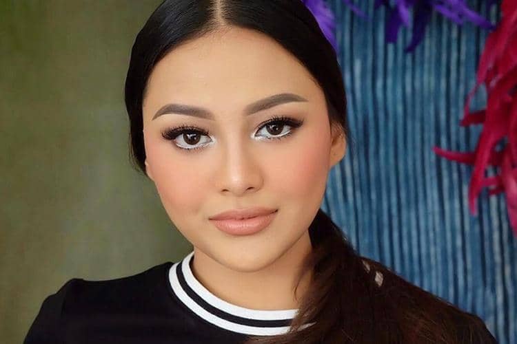 Instagram: @aurelie.hermansyah