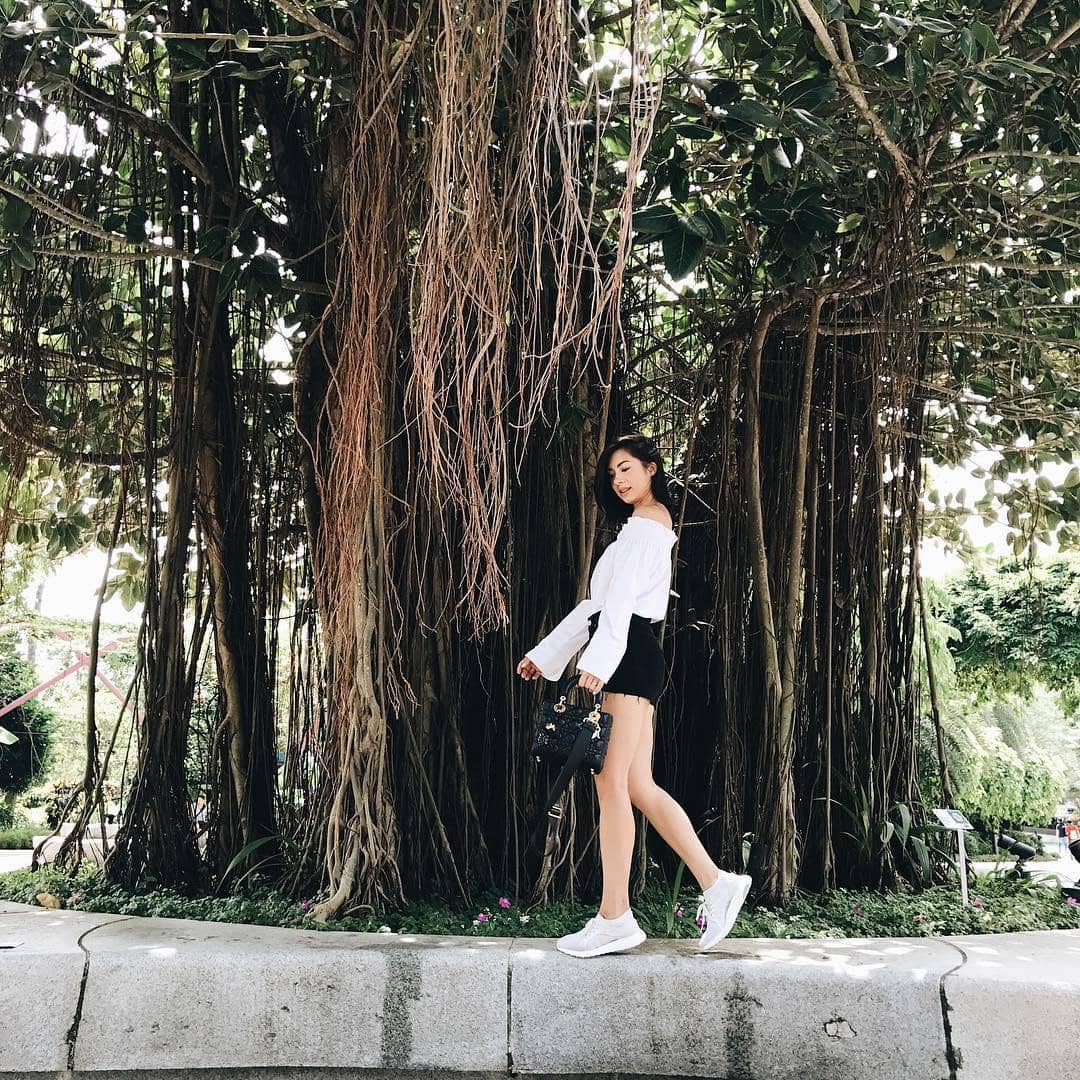 Instagram: @jenniferbachdim