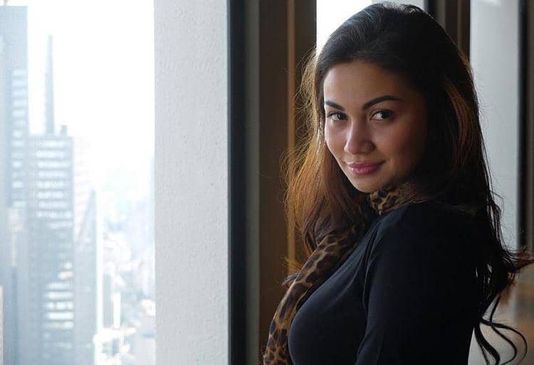 Instagram @arieltatum