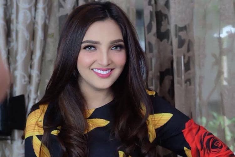 Instagram: @ashanty_ash