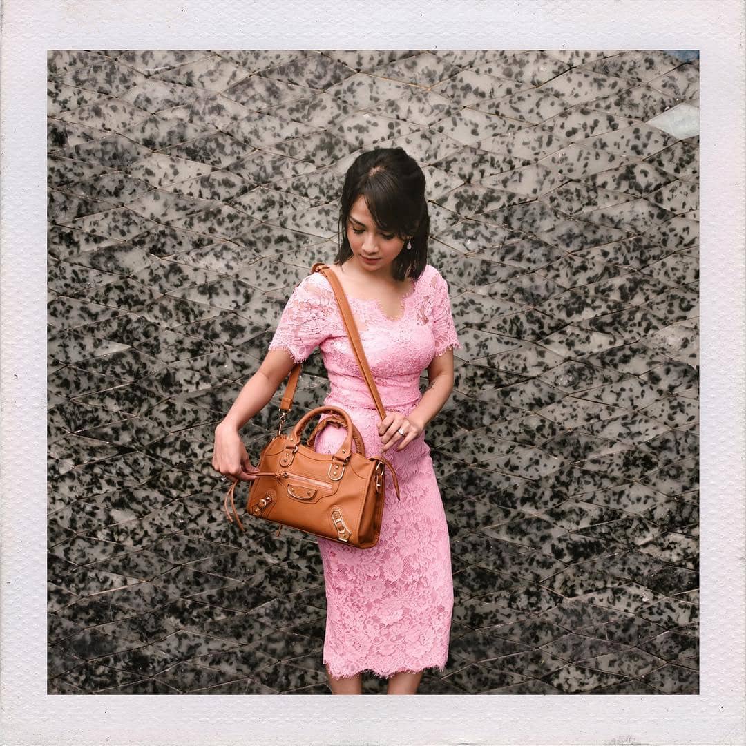 Instagram: @vanessaangelofficial