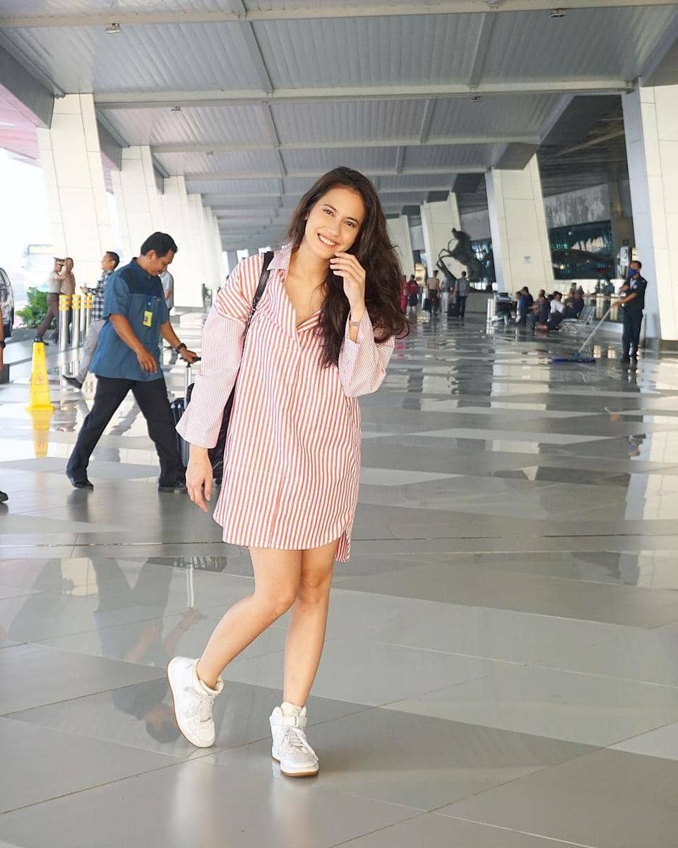 Instagram: @pevpearce