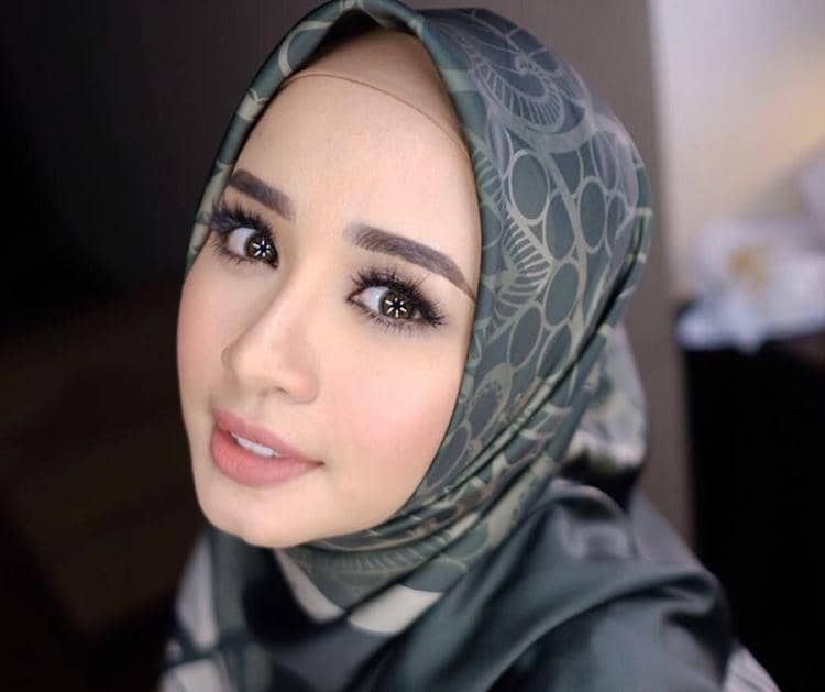 Instagram @laudyacynthiabella