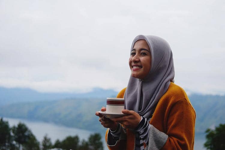 Instagram: @laudyacynthiabella