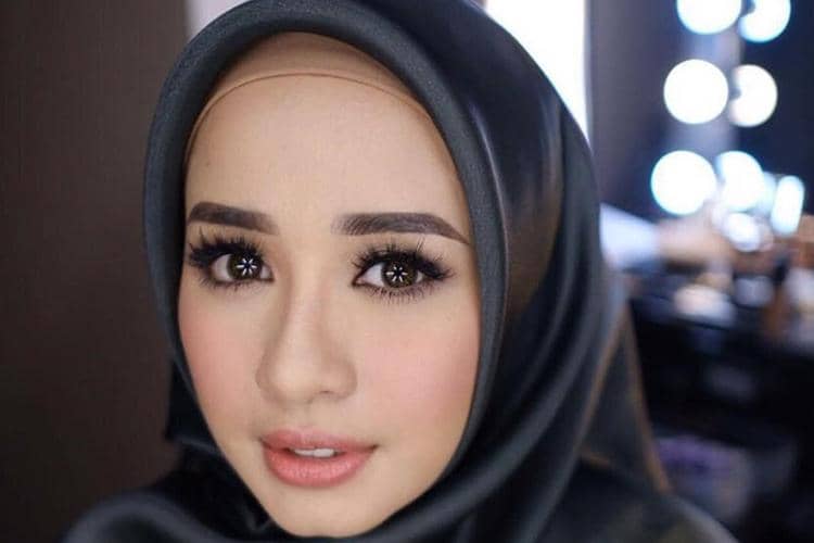 Instagram: @laudyacynthiabella