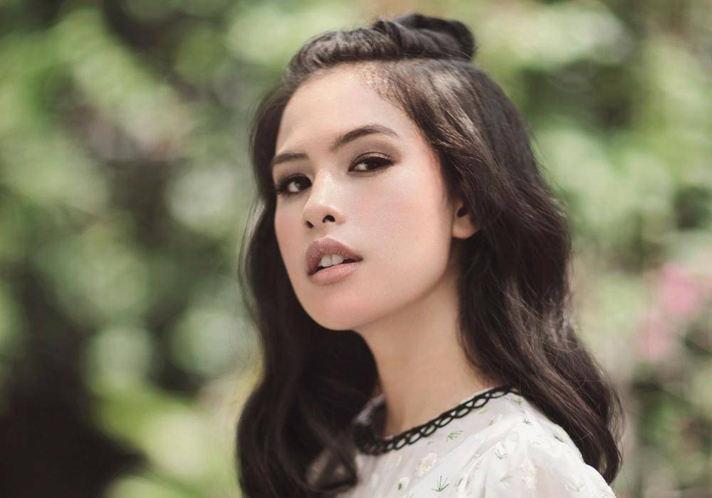Cantik Setiap Saat! Ini Makeup Item yang Selalu Dibawa Maudy Ayunda