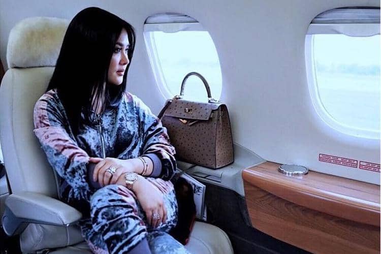 www.instagram.com/princessyahrini