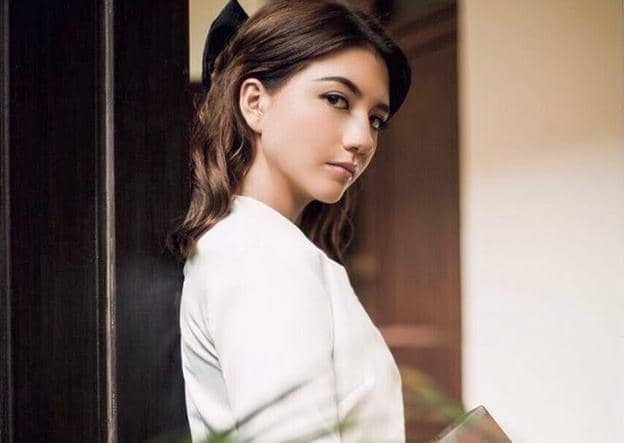 Instagram @cassandraslee