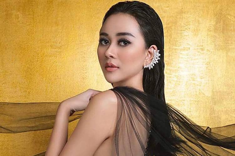 Instagram: @aurakasih