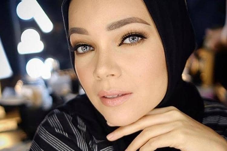 Instagram: @dewisandra