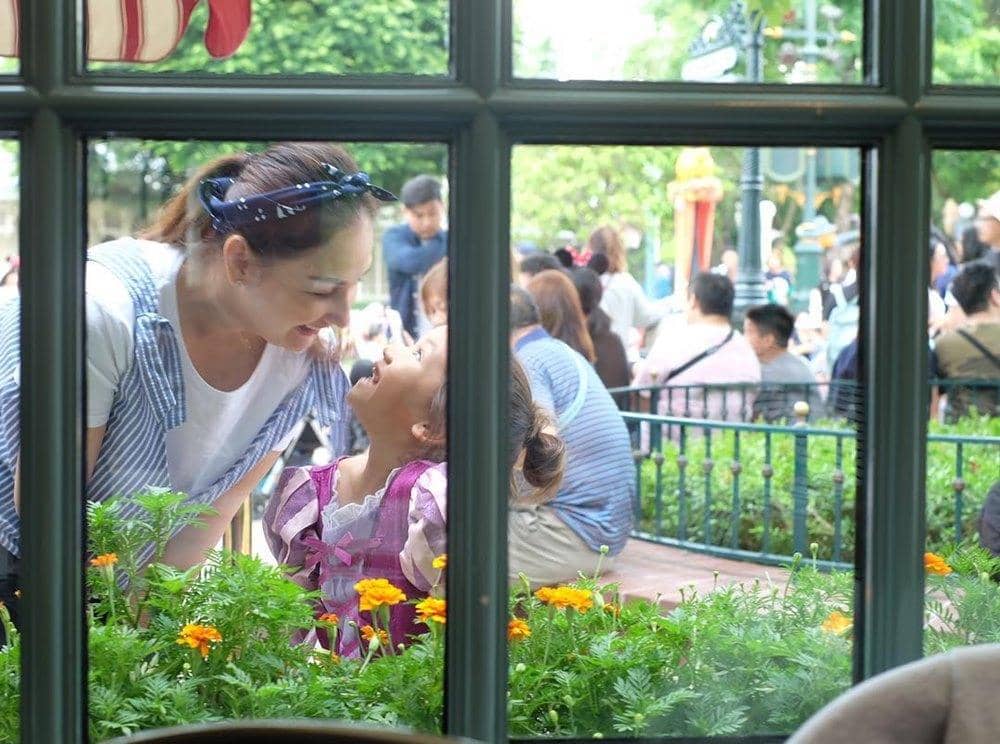 Instagram @monaratuliu